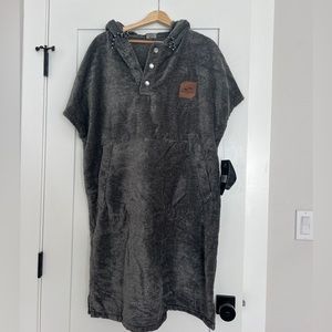 NWT Slowtide women’s changing surf poncho size small/medium